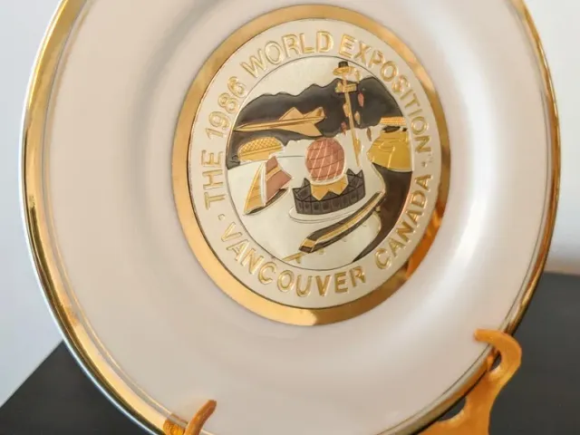 Decorative Plate Holder
