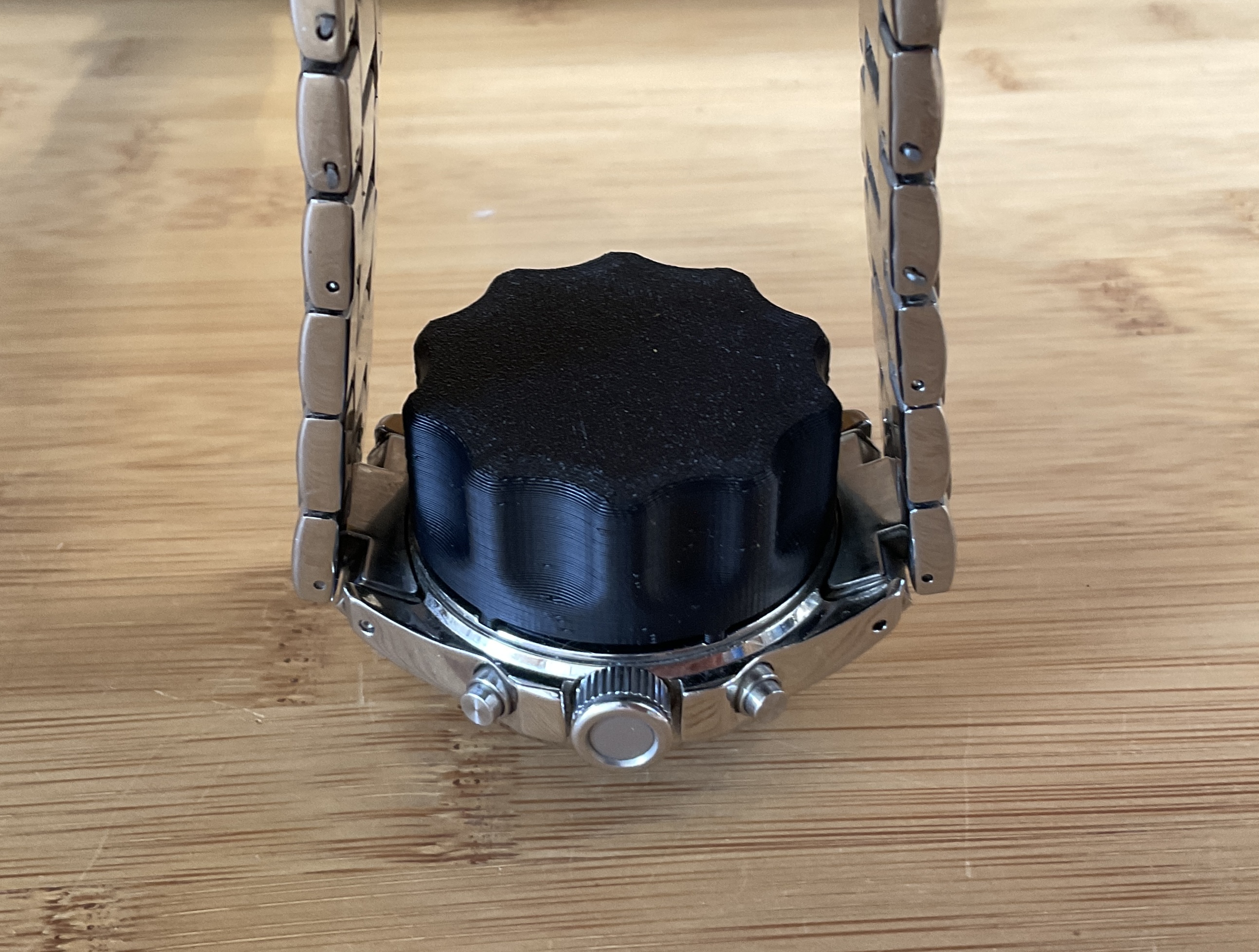 Tool to open lid of a watch e.g. for Fossil