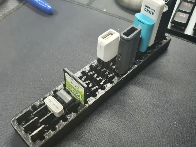 USB USBC SD MicroSD multipurpose holder.