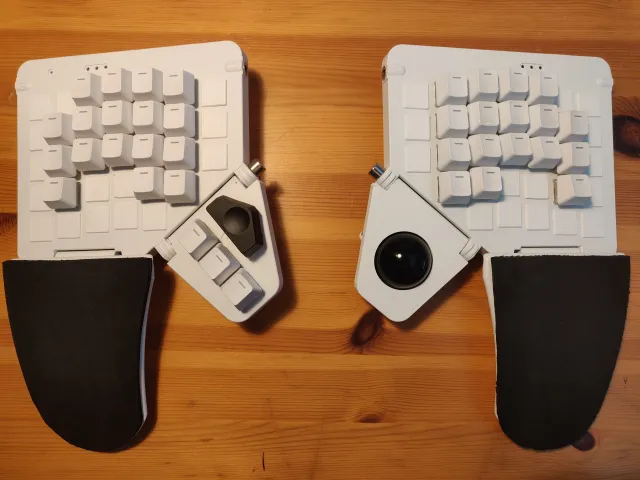 Moonlander thumb cluster trackball mod