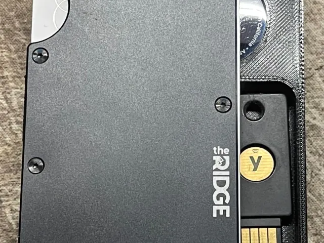 Ridge wallet Airtag insert