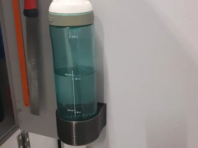 Water bottle / travel mug wall mount