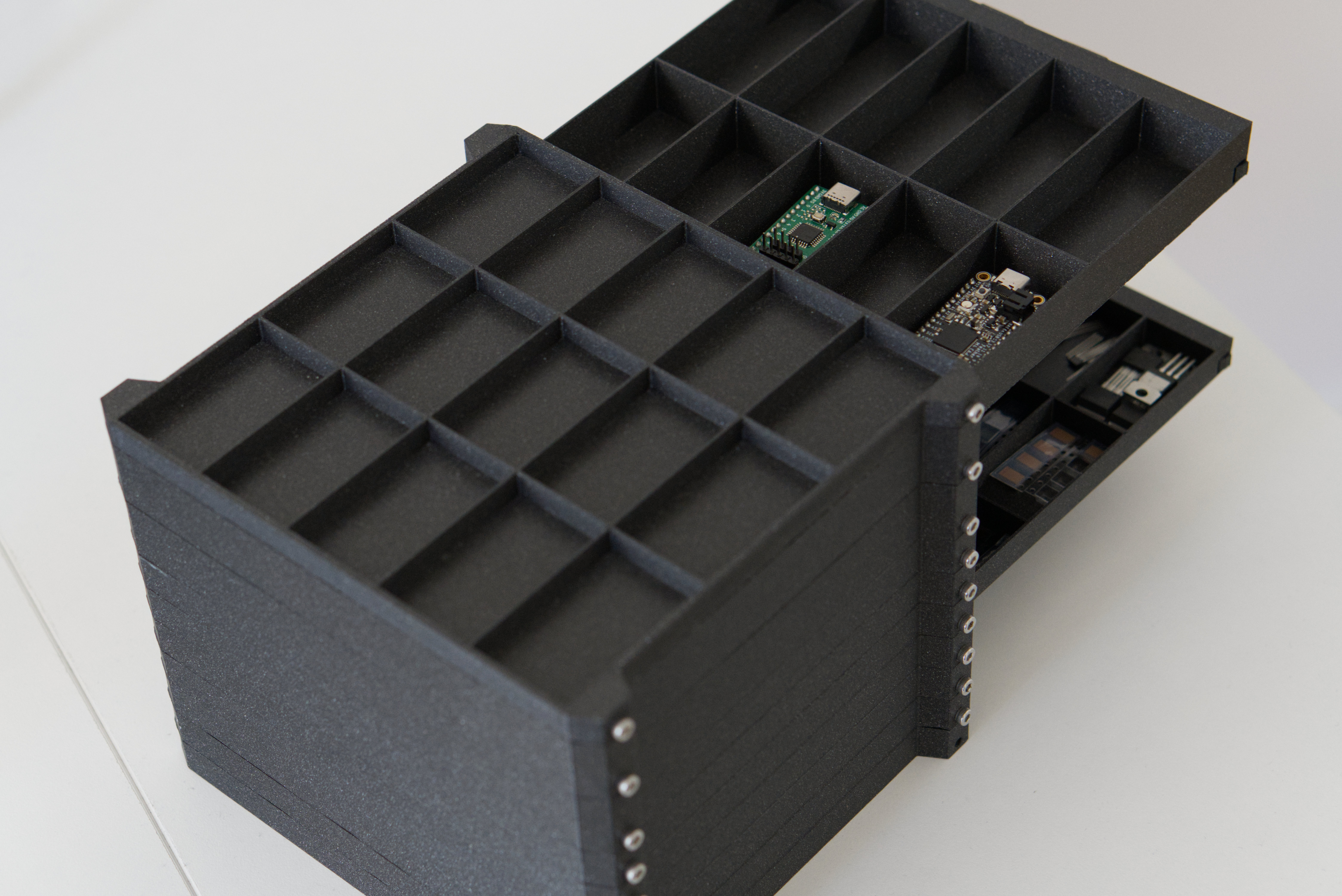 Expandable storage system — thumbnail 5