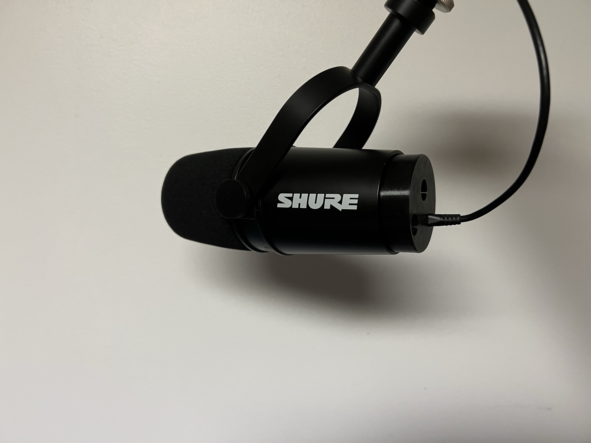 Shure MV7 USB, Audio Jack Strain Relief