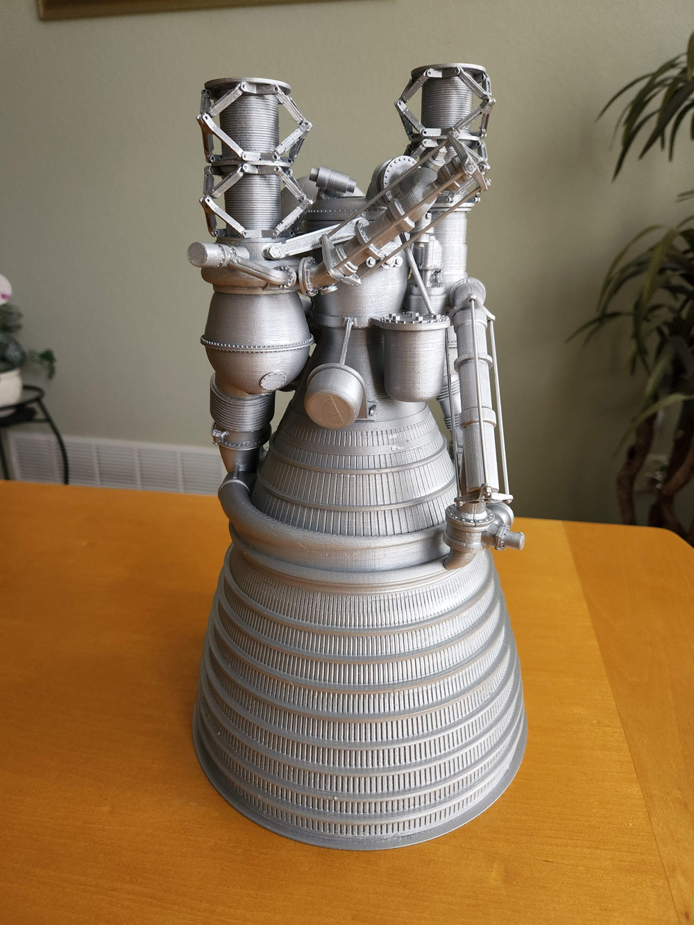 Miniatura 3 do modelo 3D J-2 Rocket Engine
