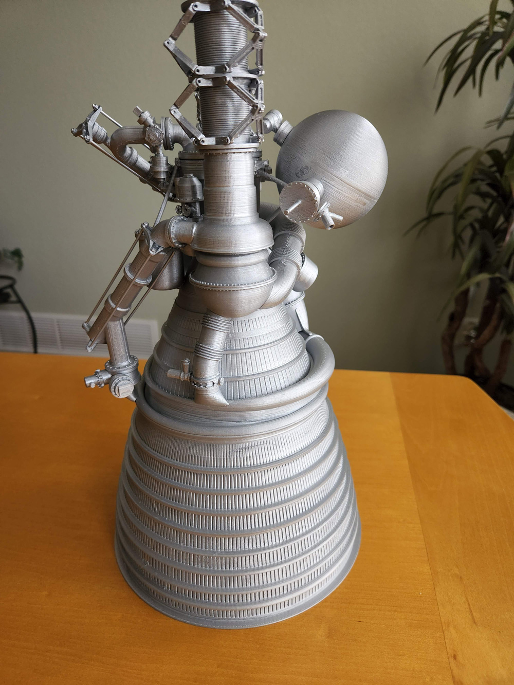 Miniatura 4 do modelo 3D J-2 Rocket Engine