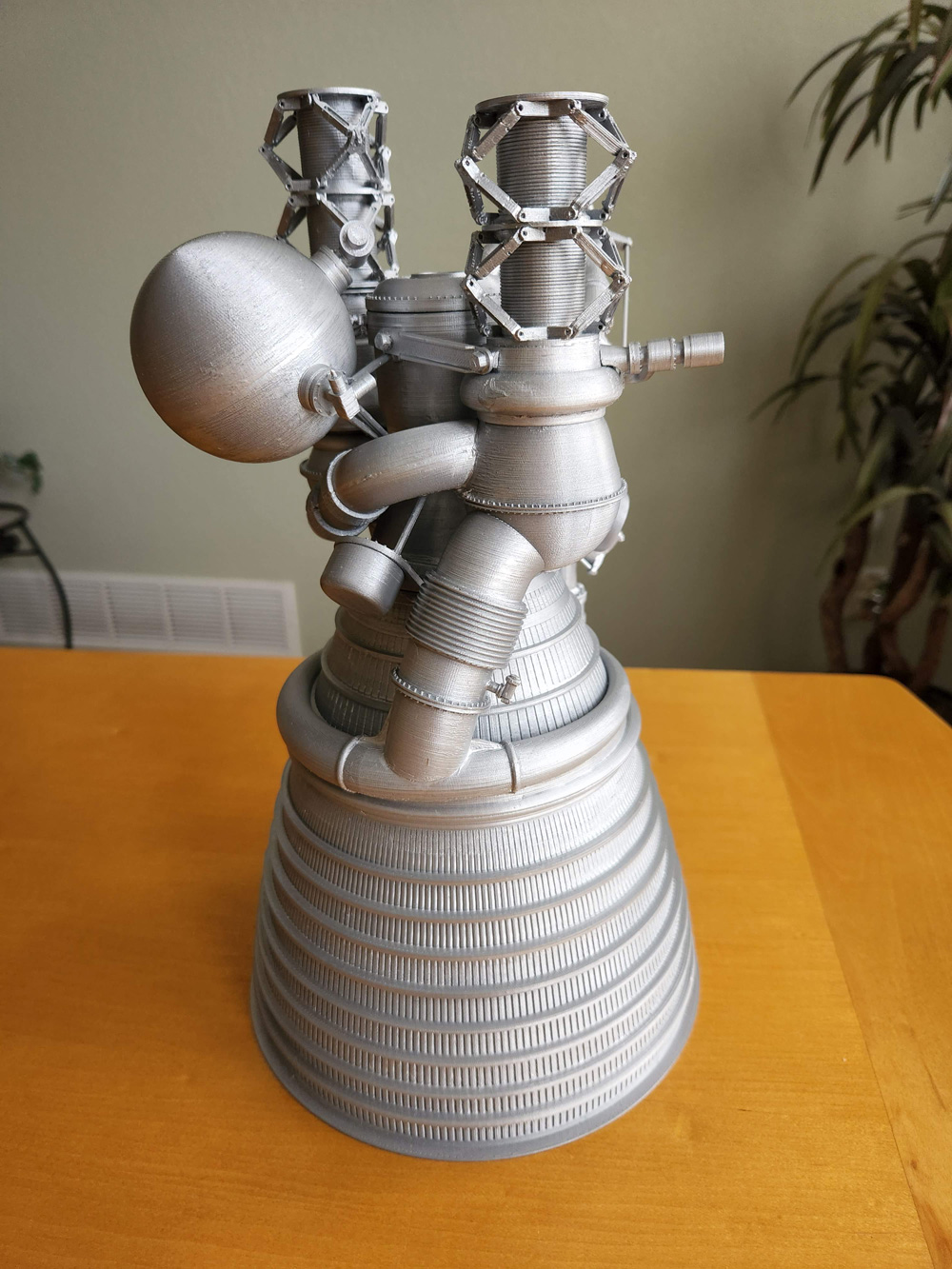 Miniatura 5 do modelo 3D J-2 Rocket Engine