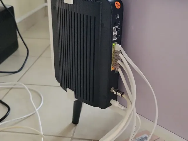 ARRIS  WiFi Router Wall/Cabinet friction fit mount  known as (Liberty Puerto Rico Router)