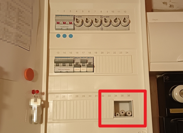 Fuse box container for fuses