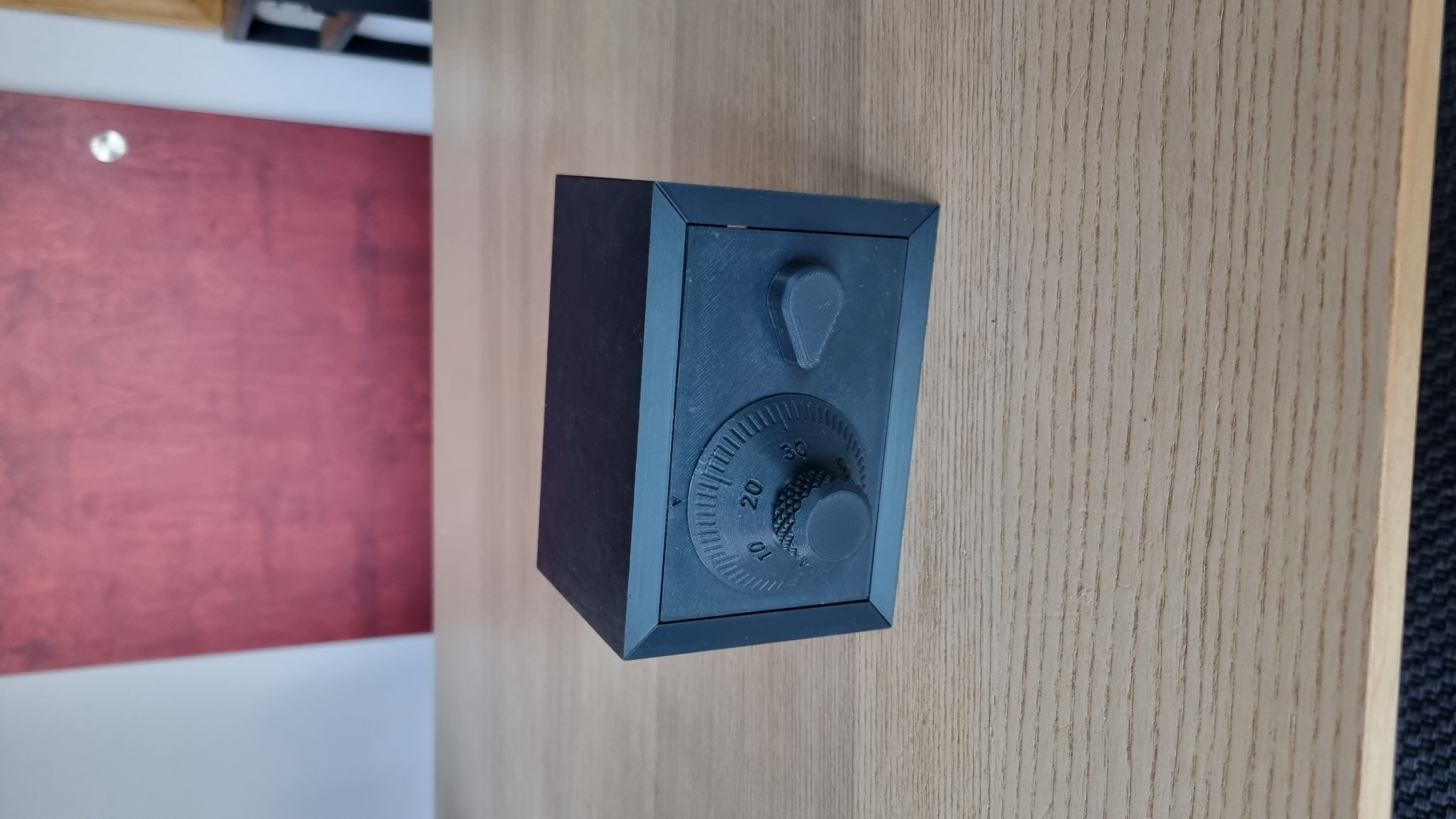 Miniatura 4 do modelo 3D Safe box - 3 digit combination