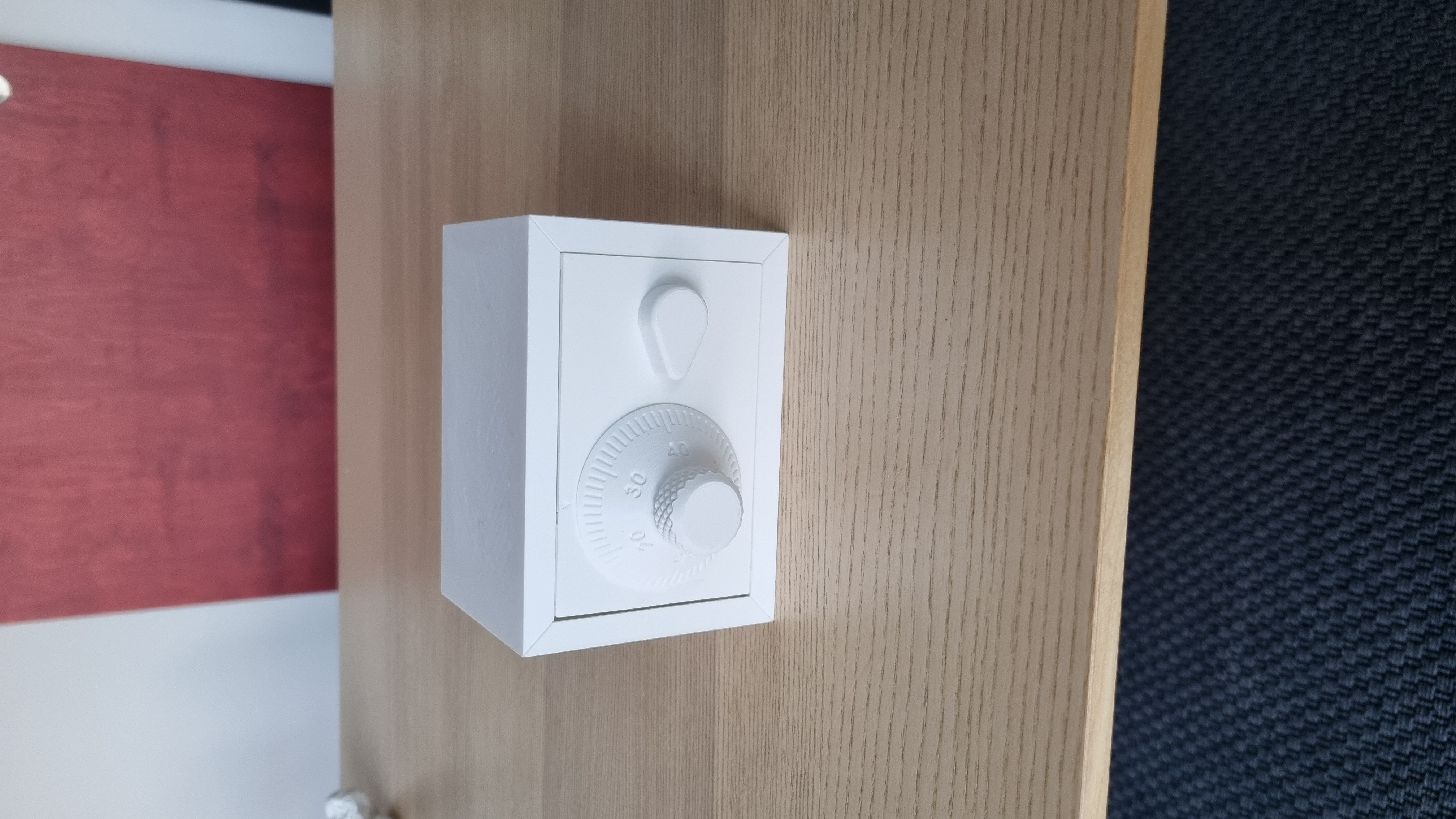 Miniatura 10 do modelo 3D Safe box - 3 digit combination