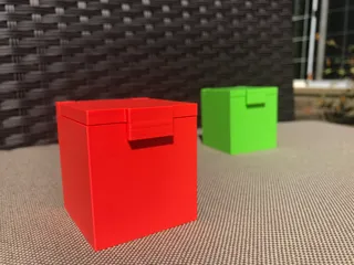 Box with locking lid