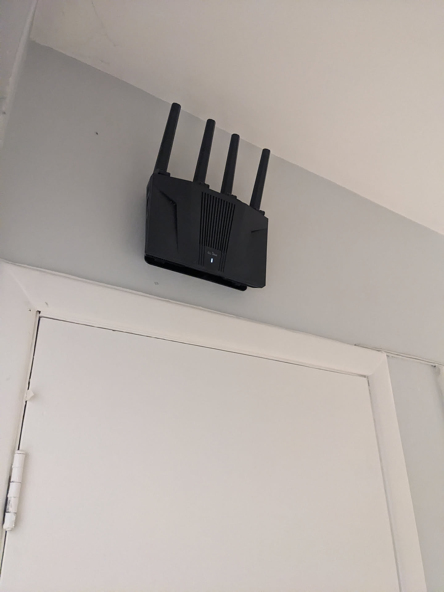 GL-iNET MT6000 / Flint 2 Wall Mount