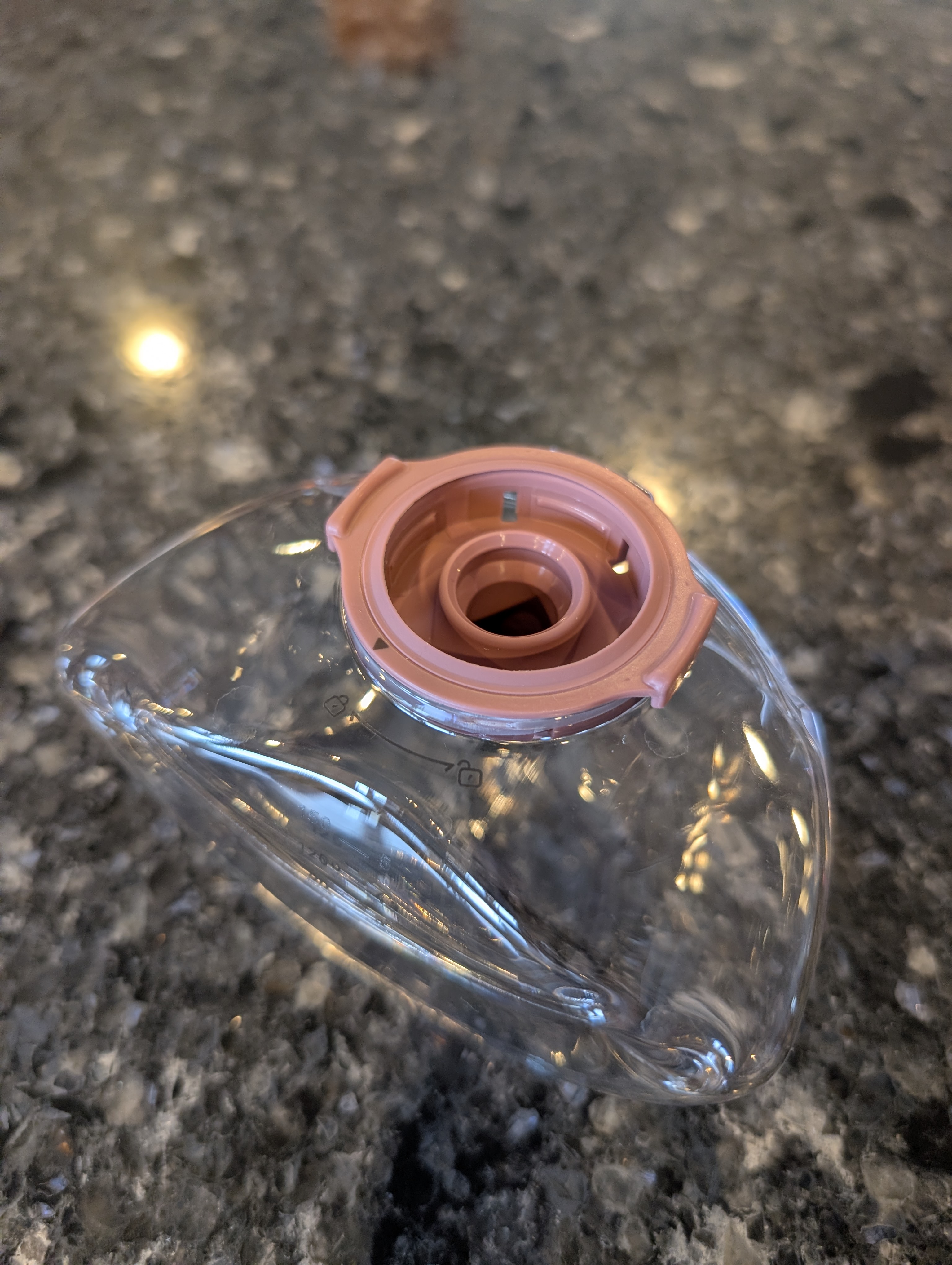 Wearable Breast Pump Bottle Opener (Momcozy M9) — miniatura 3