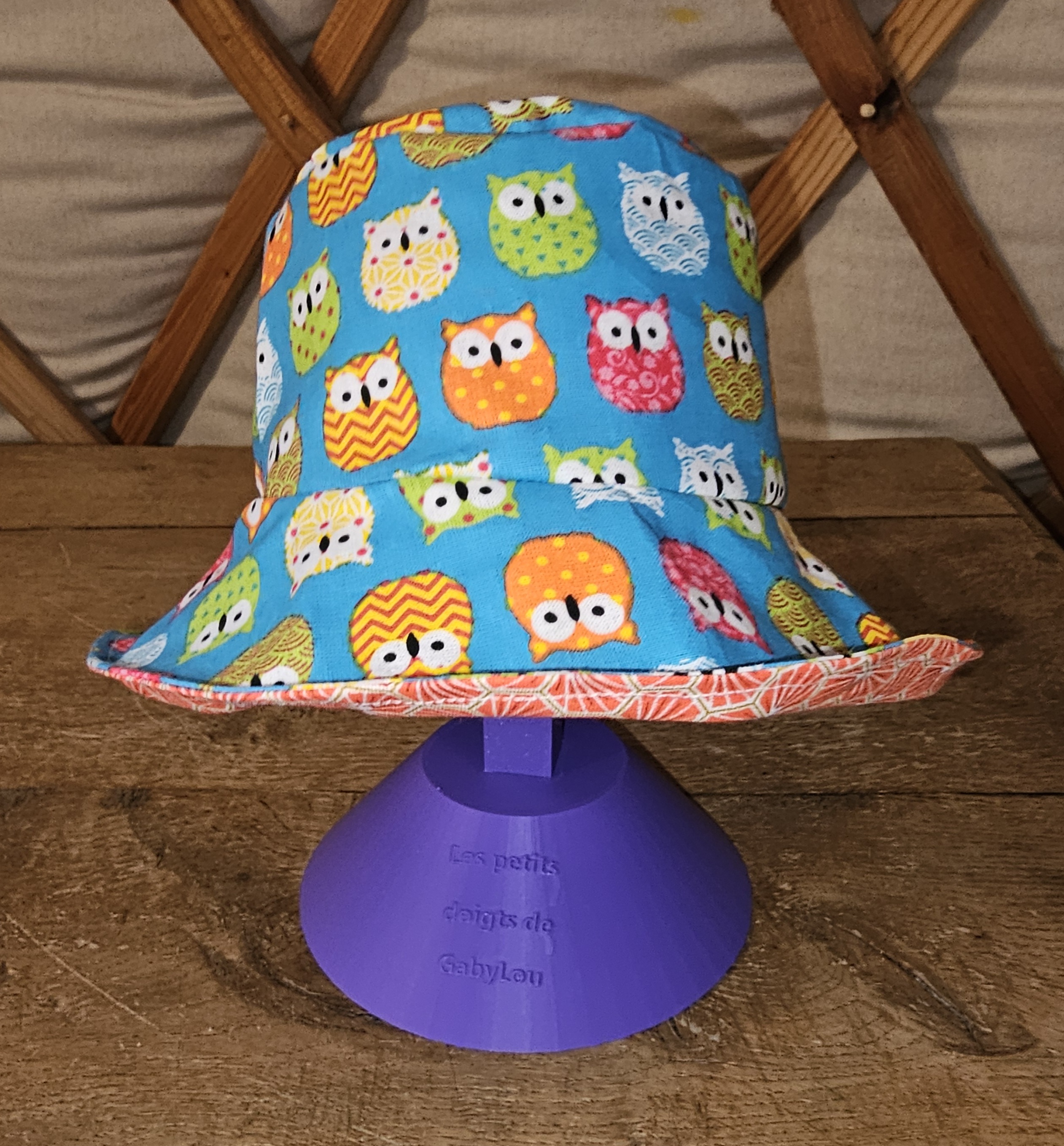 Hat holder with 10, 15, 20 and 25 cms heights - Support chapeau