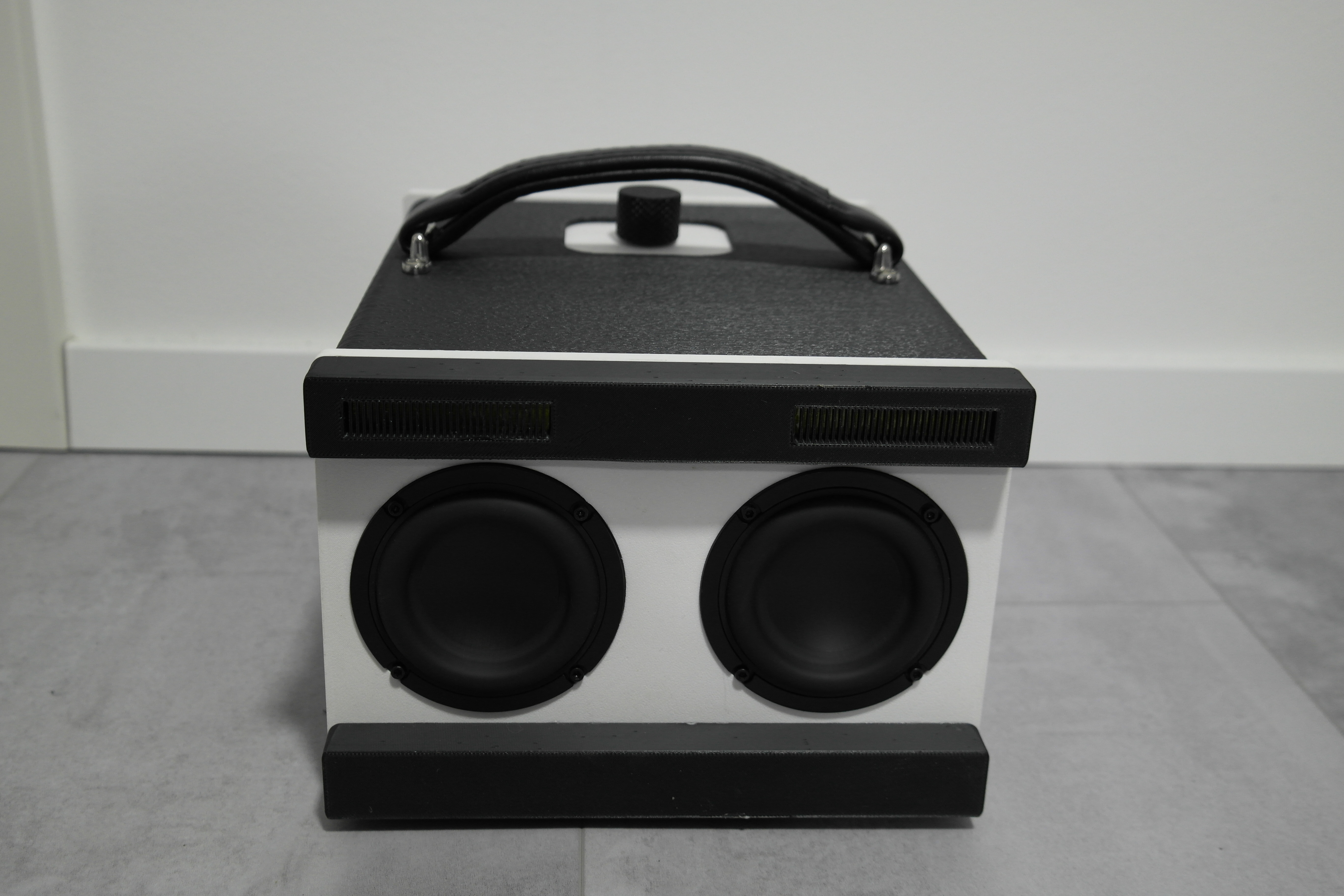2Way Bluetooth Speaker Walter Concept 1