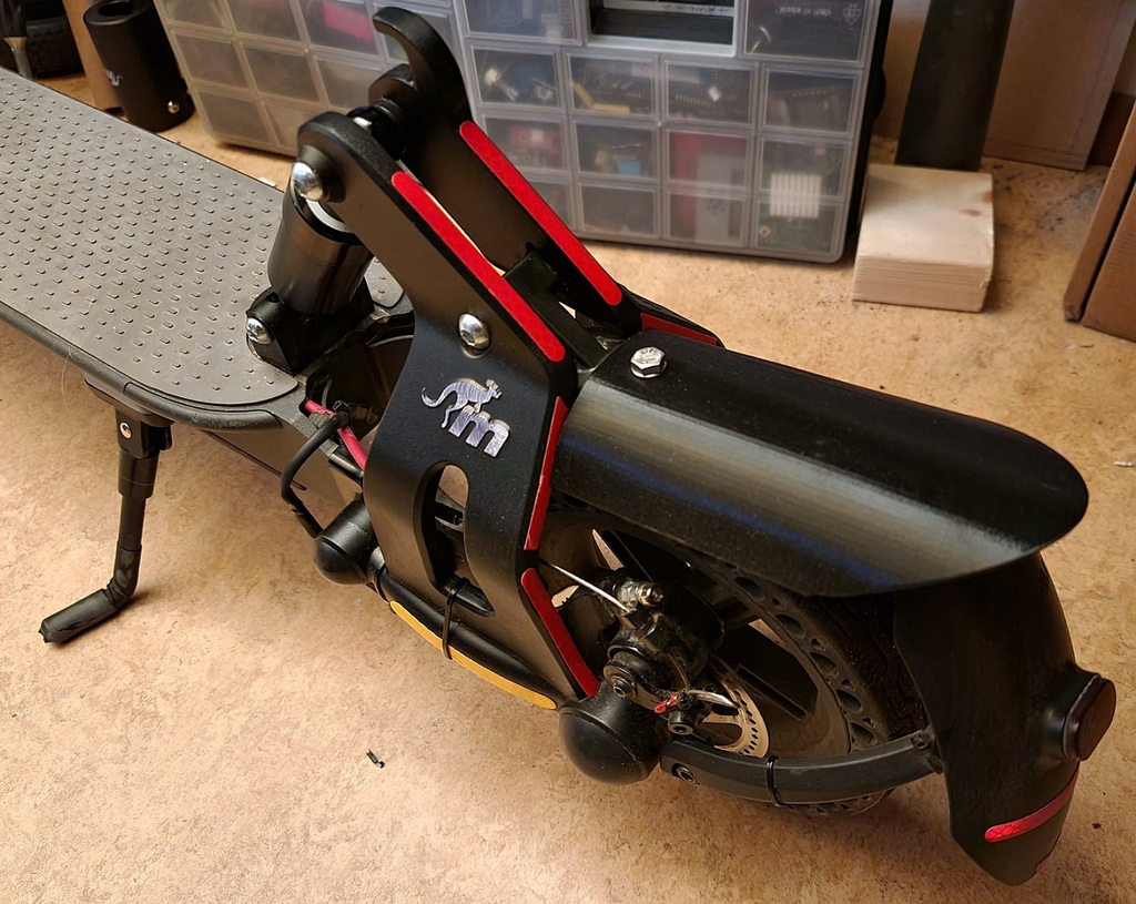 M365 Monorim Rear splash/mudguard extender (+ Fusion360-source)
