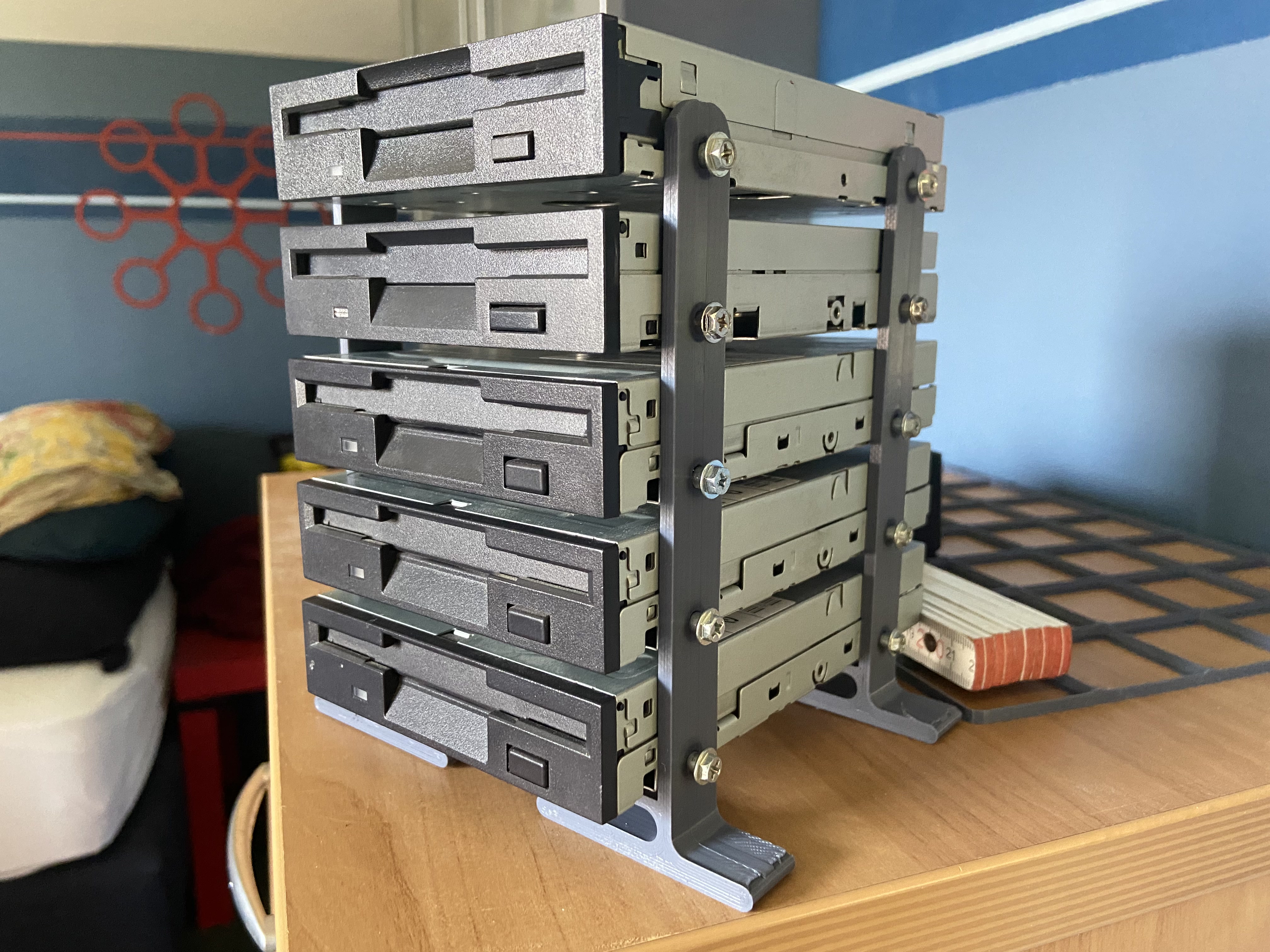 5x 3.5 inch drive holder (Hard / Floppy Drive)