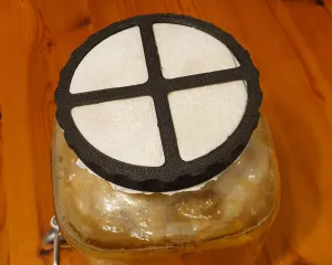 Threaded cover for kombucha brewing