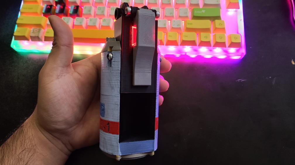 Miniatura 7 do modelo 3D simple EMP grenade 