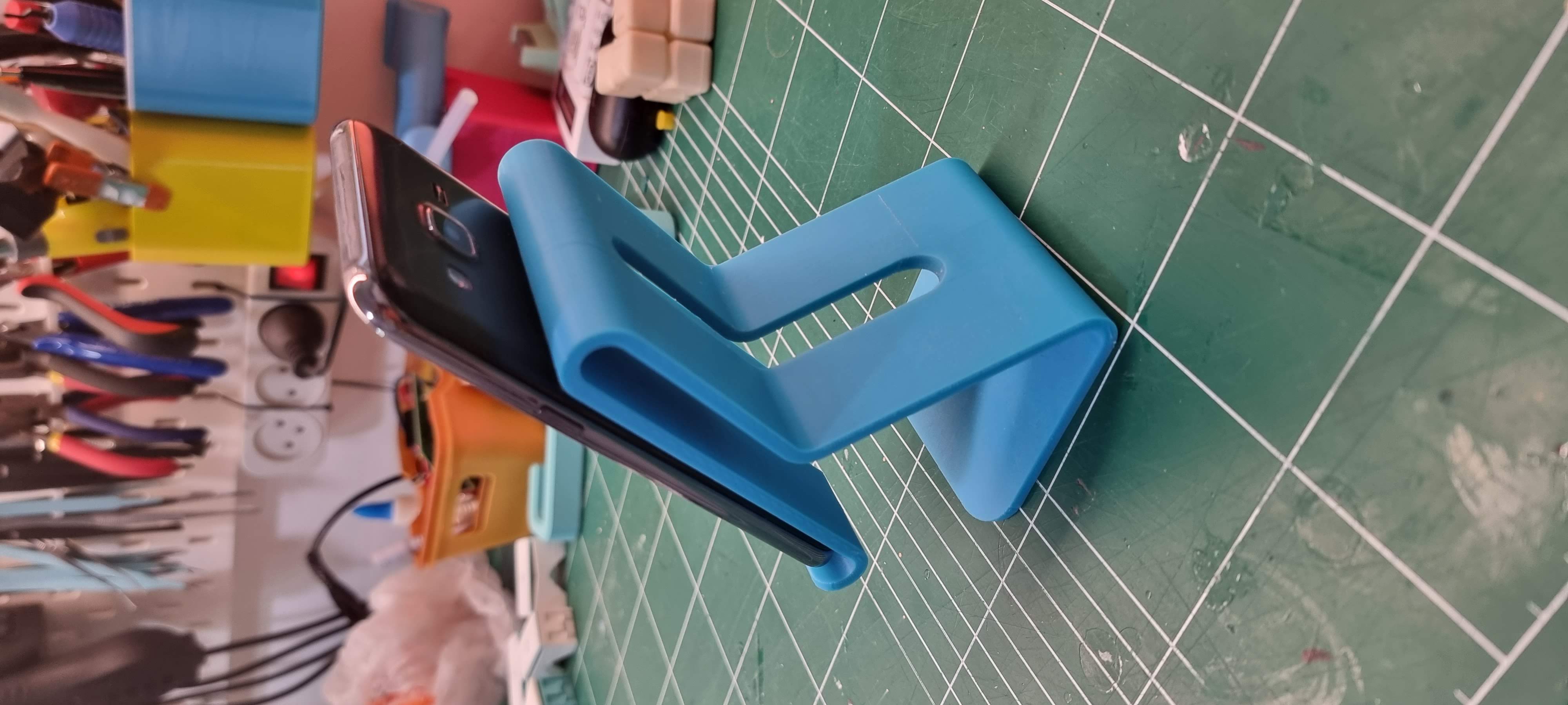 Phone stand by Ishai Download free STL model