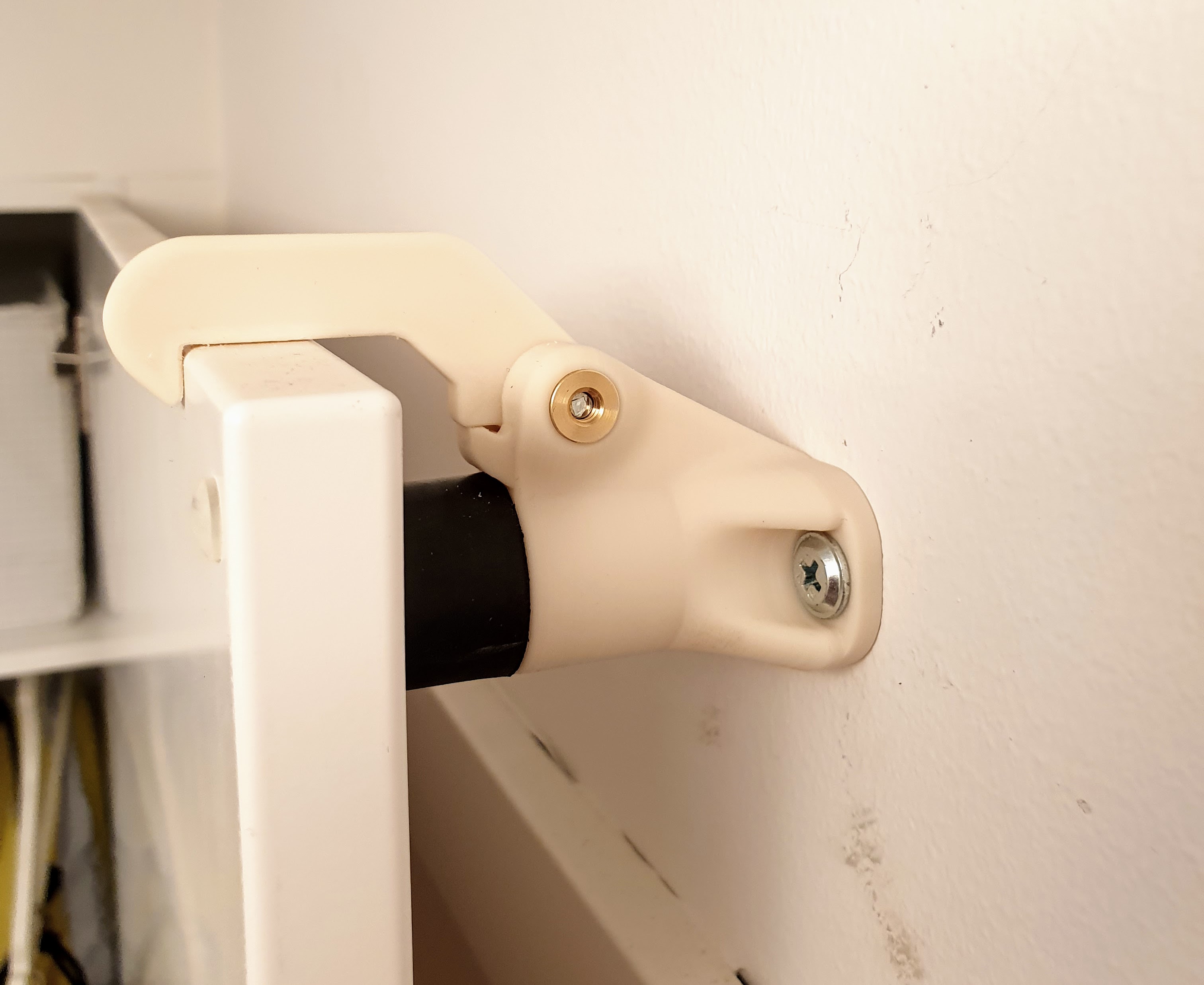 Door holdopen hook with rubber damper