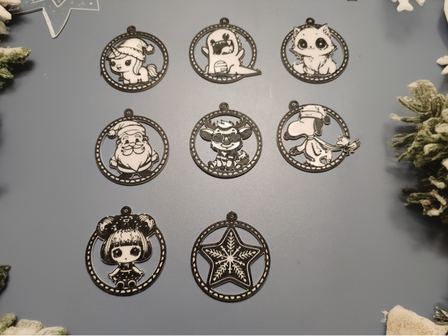 8 Nice Christmas decorations 2 colors with pause