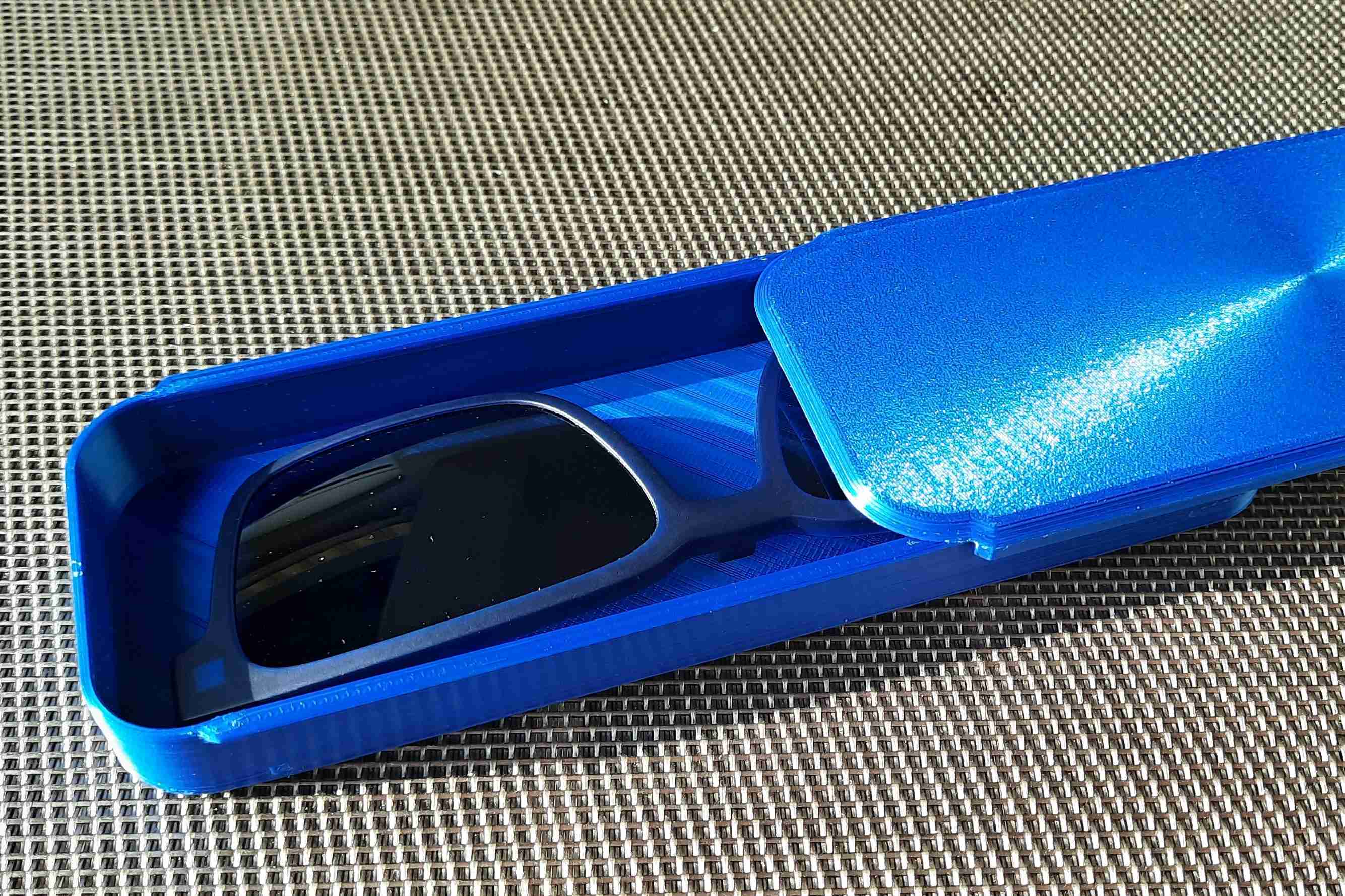 Sun clip case with sliding lid