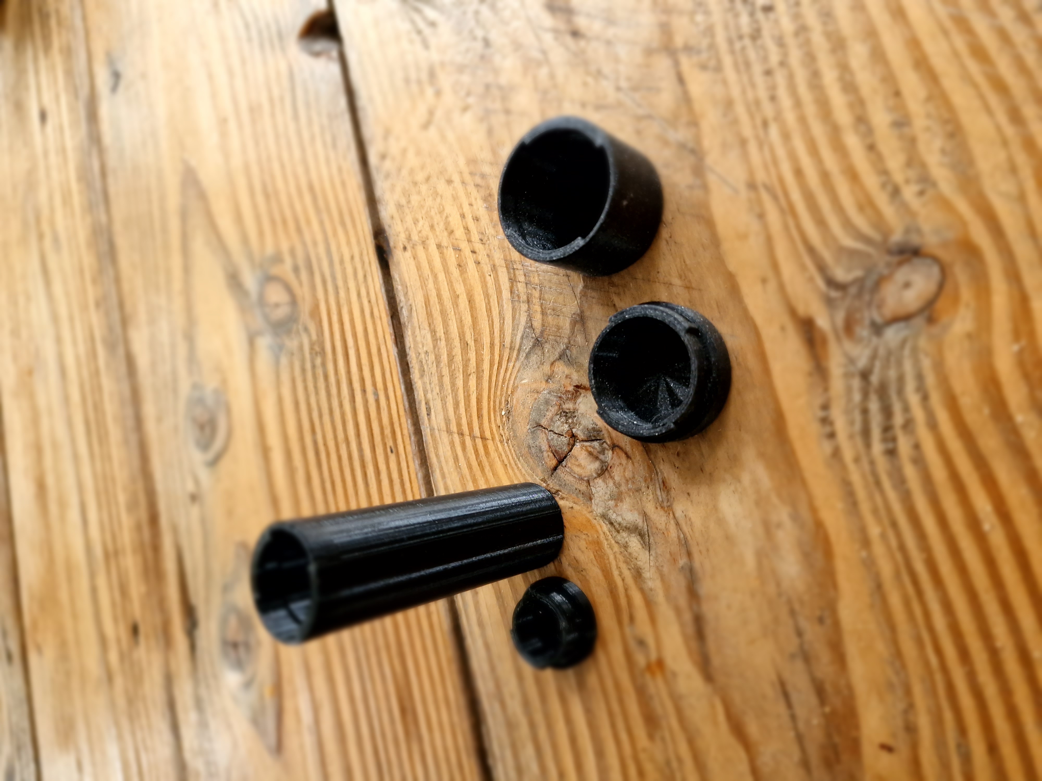 Strong cylindrical box with bayonet style lid, customizable in Fusion360