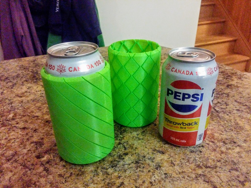 Spiral vase soda can cooler