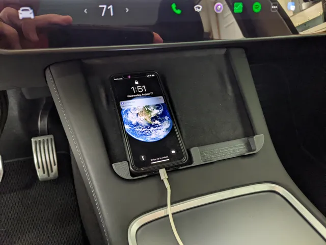 Tesla Model Y Phone Bracket