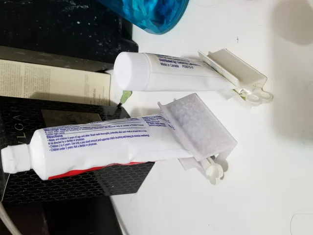 Tube squeezer