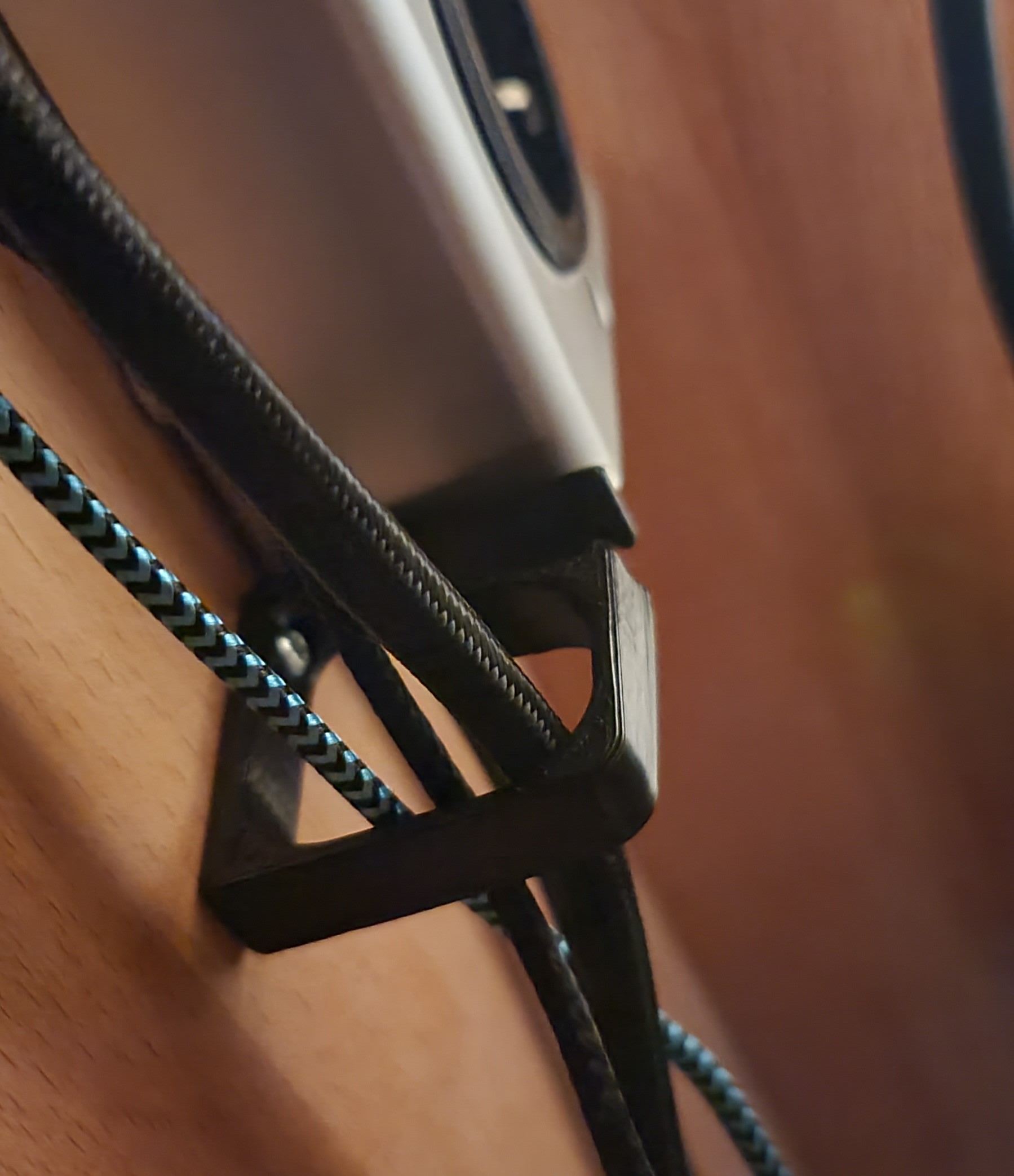"The G" Cableholder V4