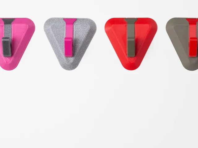 HangWateva (adhesive hook)