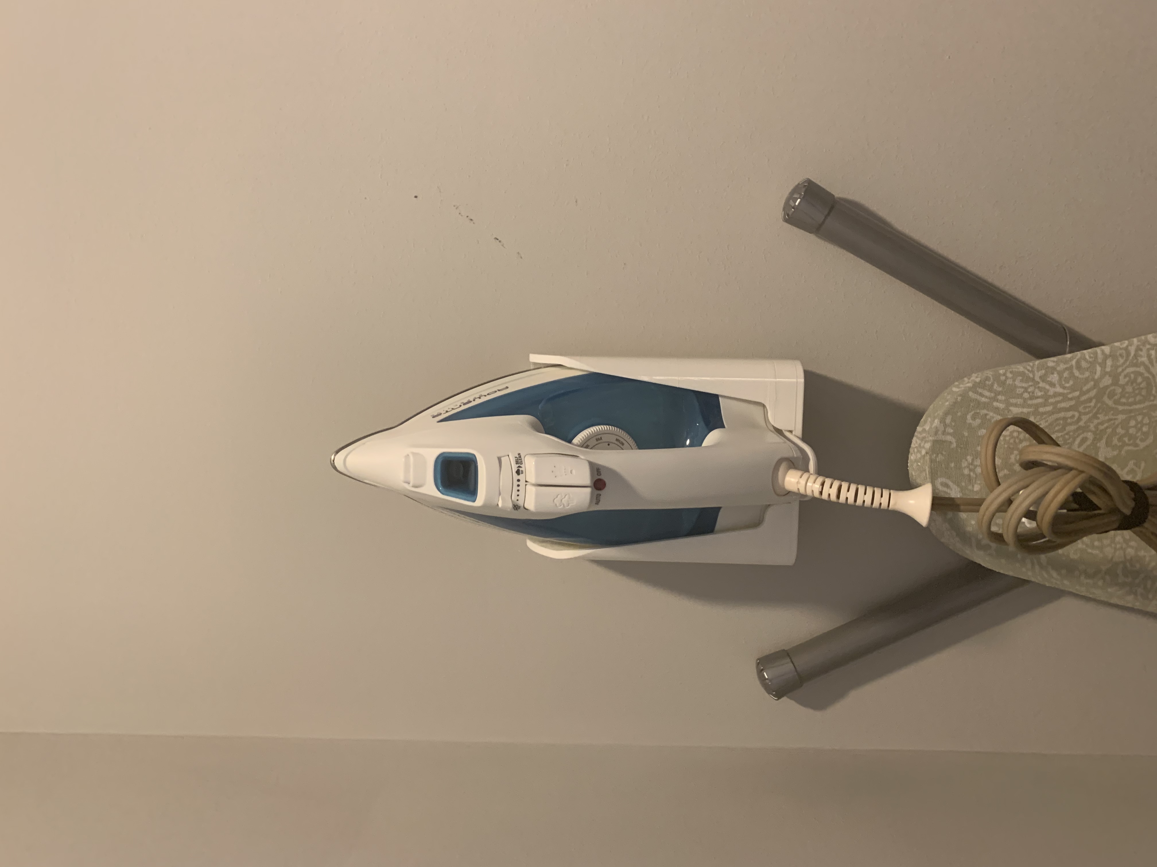 Iron Holder