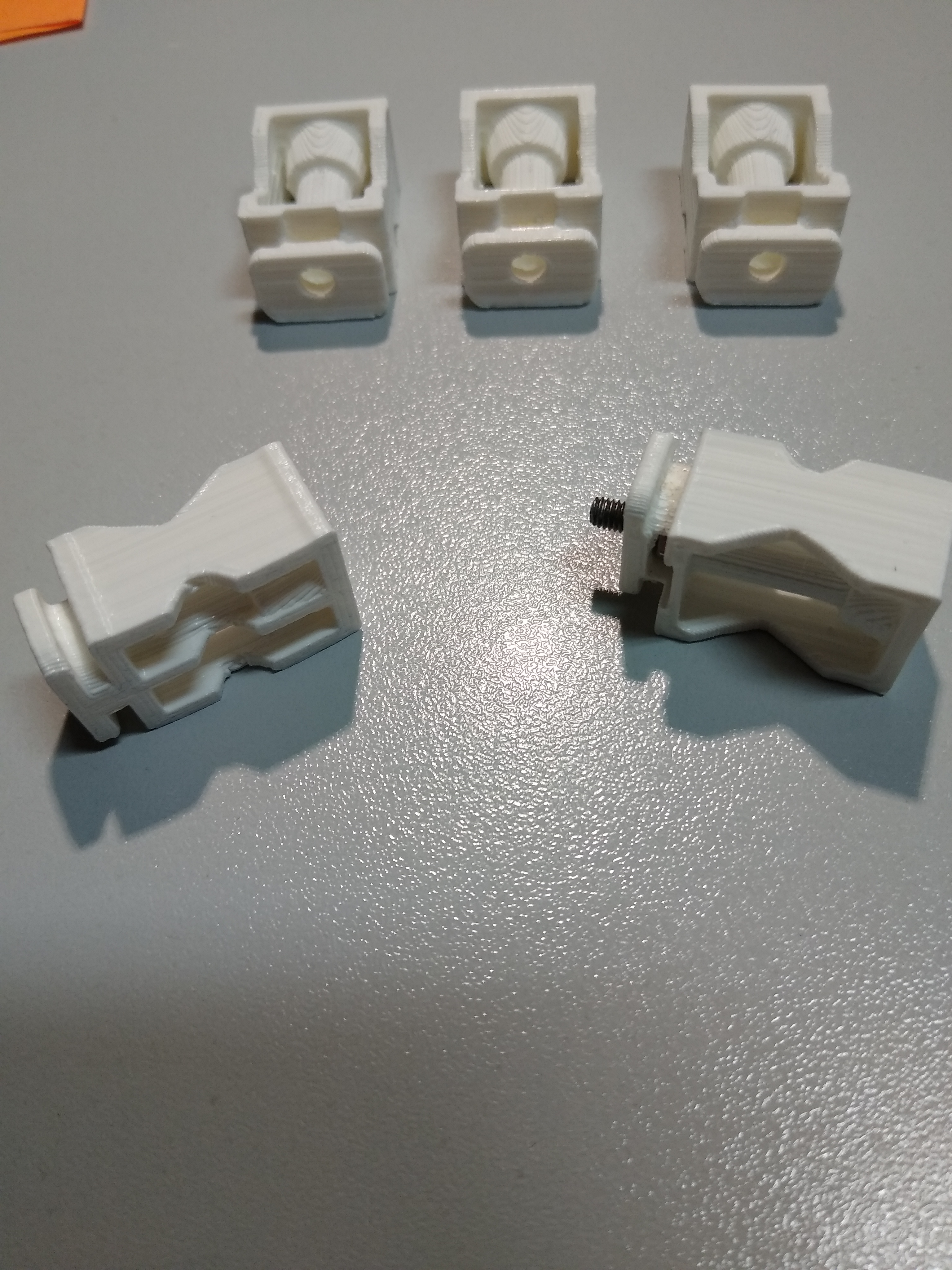 Cable clamp for electrical installation
