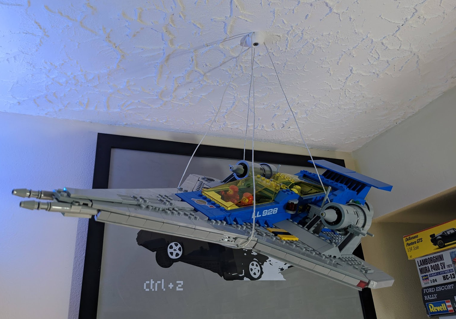 Miniatura 2 do modelo 3D Flying Model Ceiling Hanger