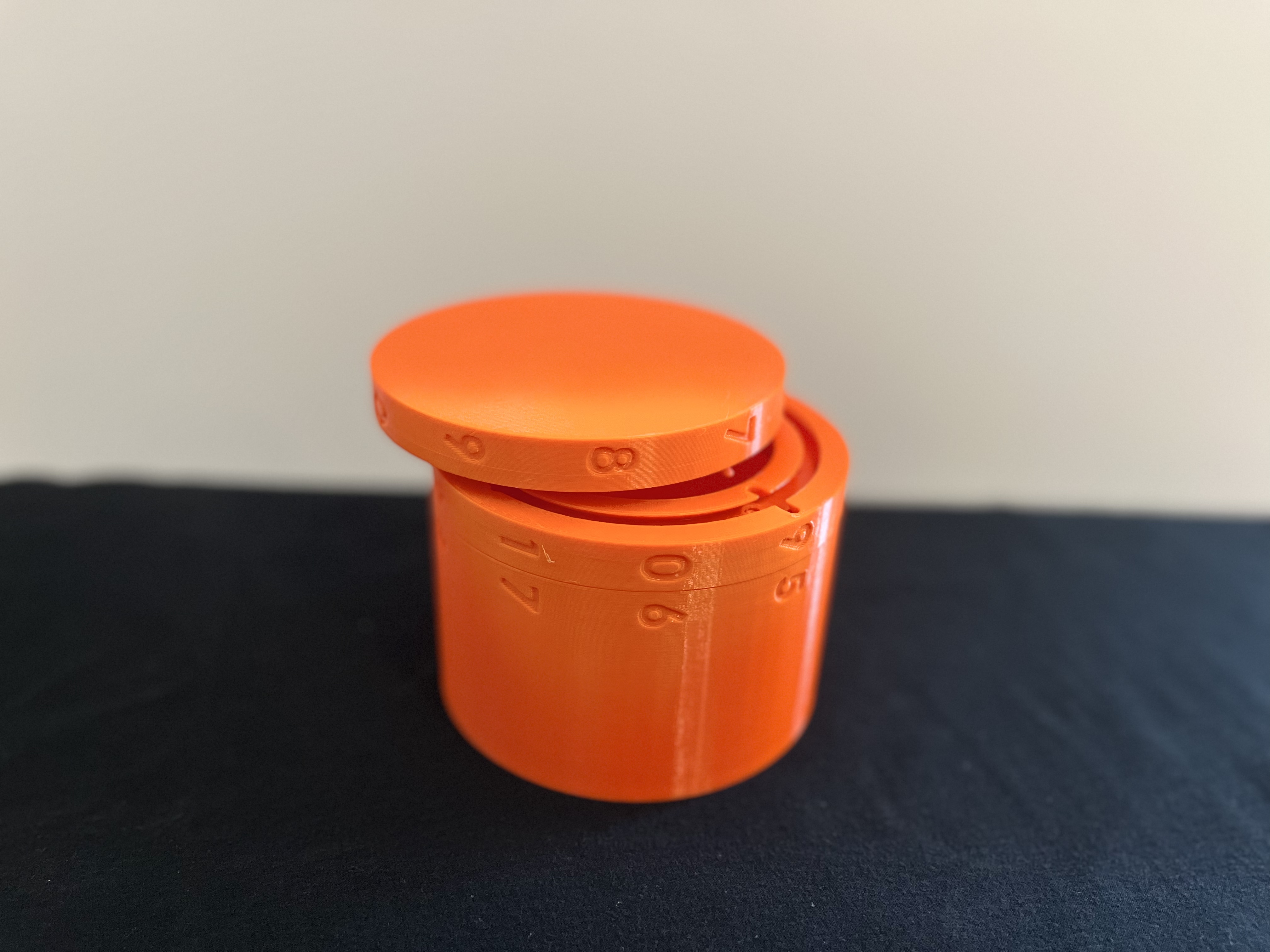 Miniatura 6 do modelo 3D 3 digit combination lock BOX