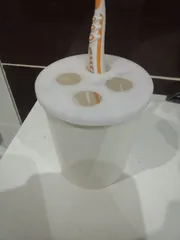 držiak na kefky na poharik