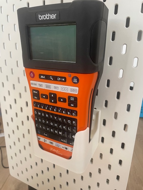 Brother E550W bracket for Ikea Skadis