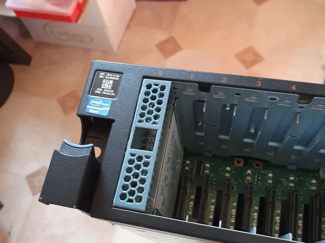 IBM System x3650 M4 2.5" Tray