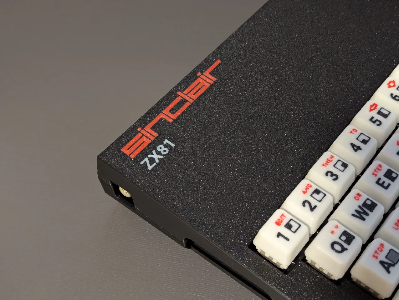 Sinclair ZX81 Mechanical Keyboard Case and Keycaps by Ken