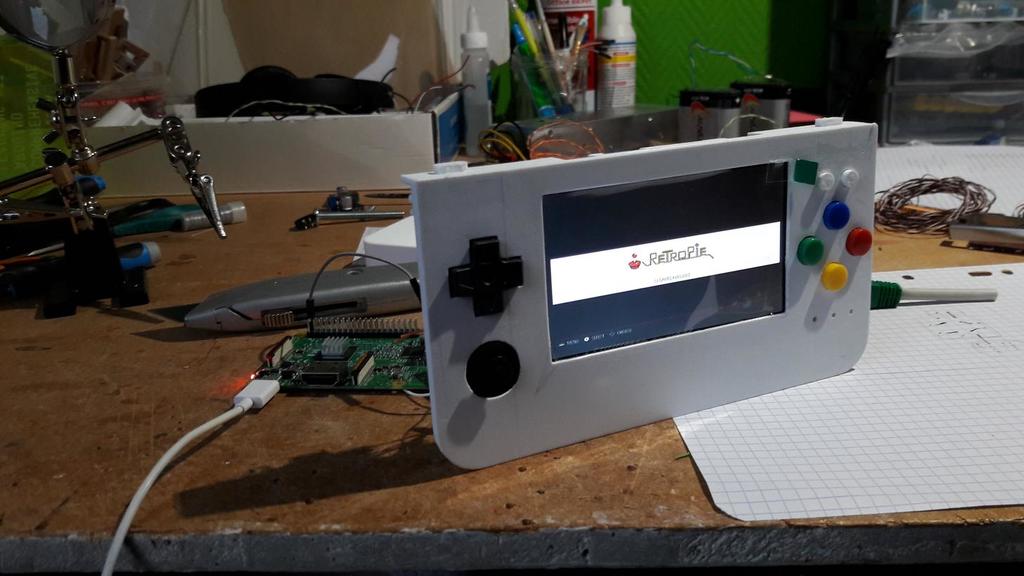 Raspberry Pi handheld emulation console by Sébastien Monfort | Download ...
