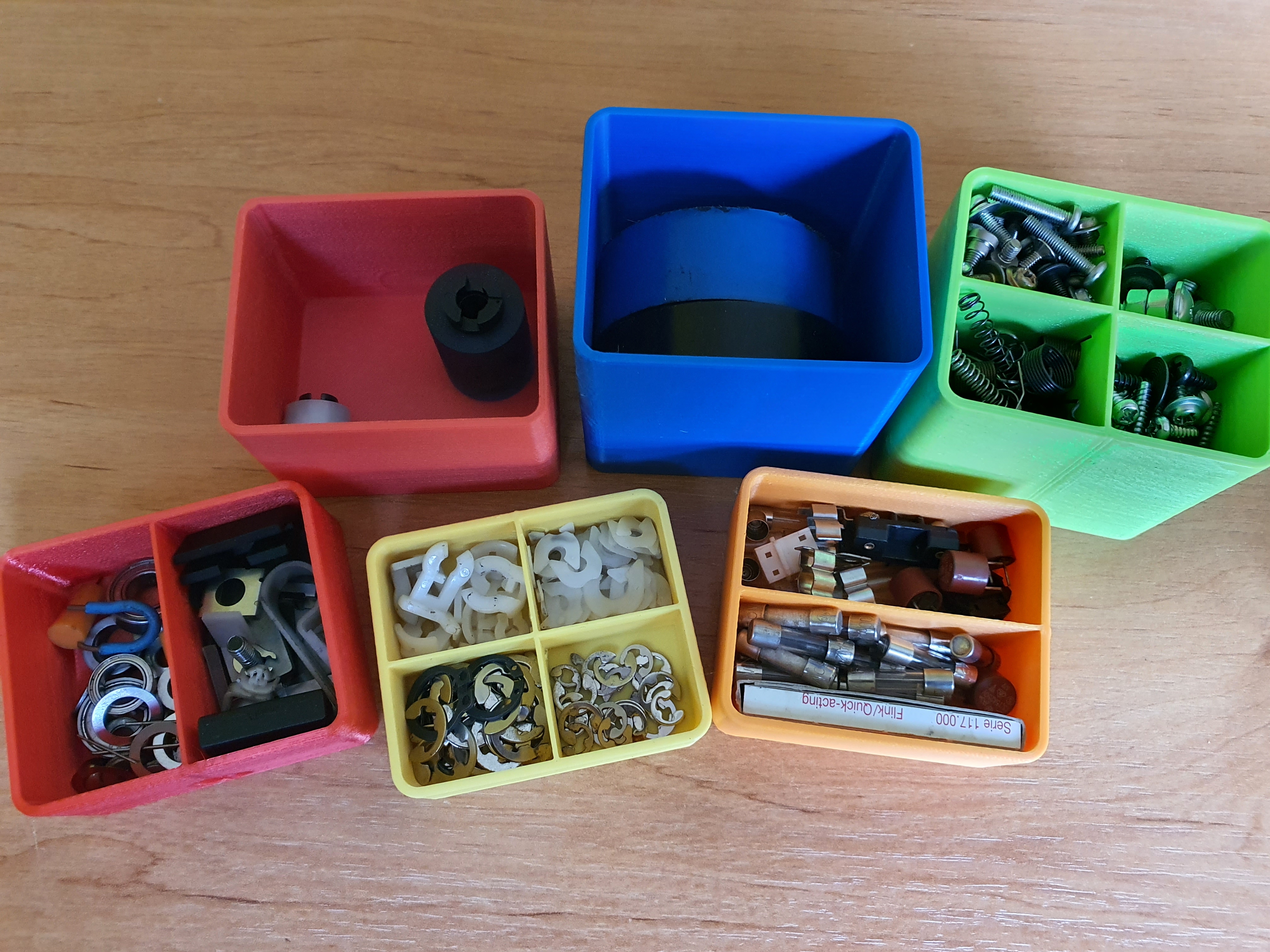 Miniatura 4 do modelo 3D Box with lid including stackable binder