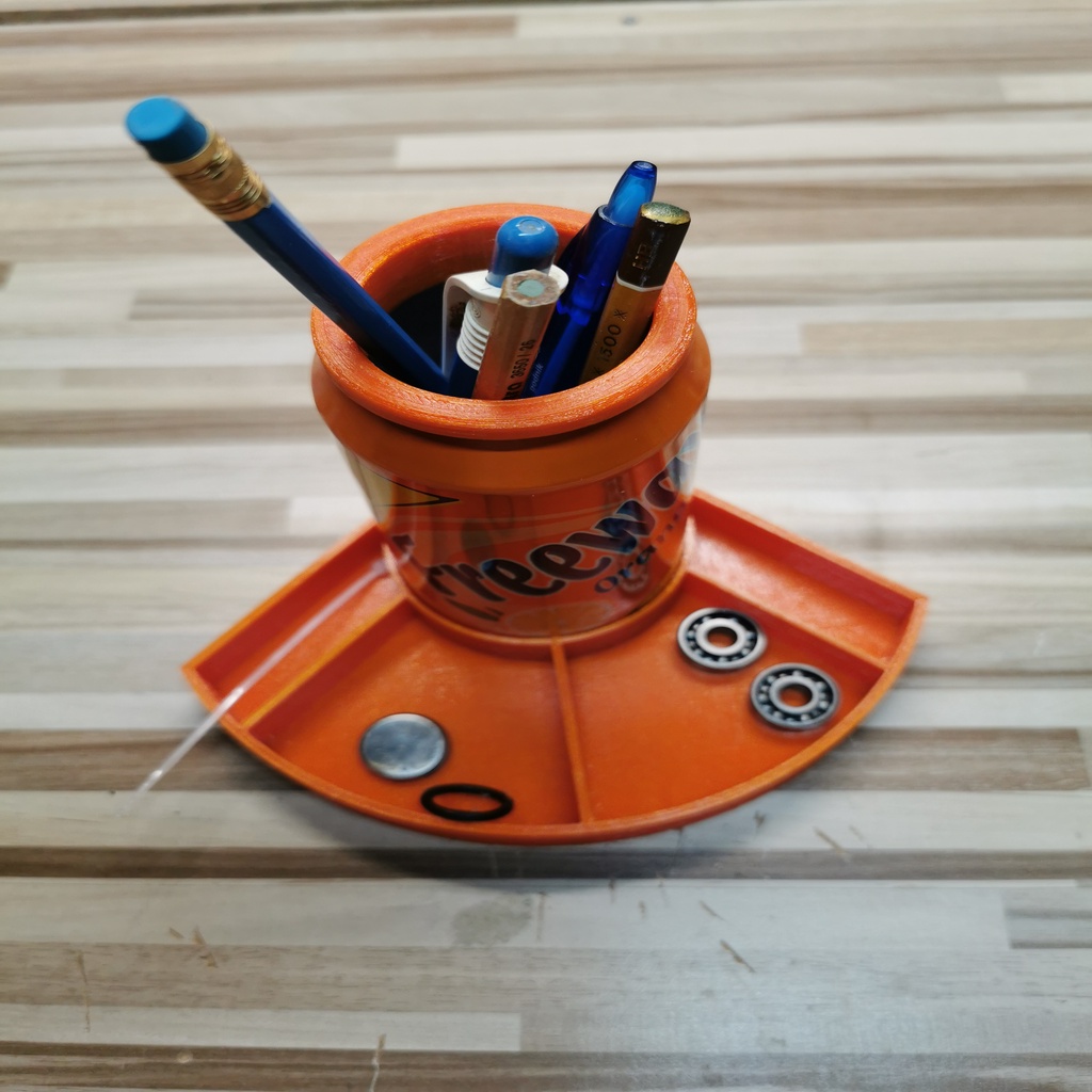 Pen stands from cans