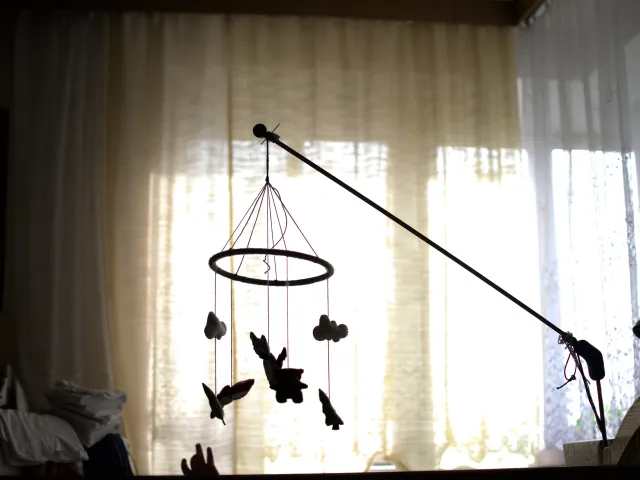 Crib mobile hanger / Věšák na kolotoč nad postýlku