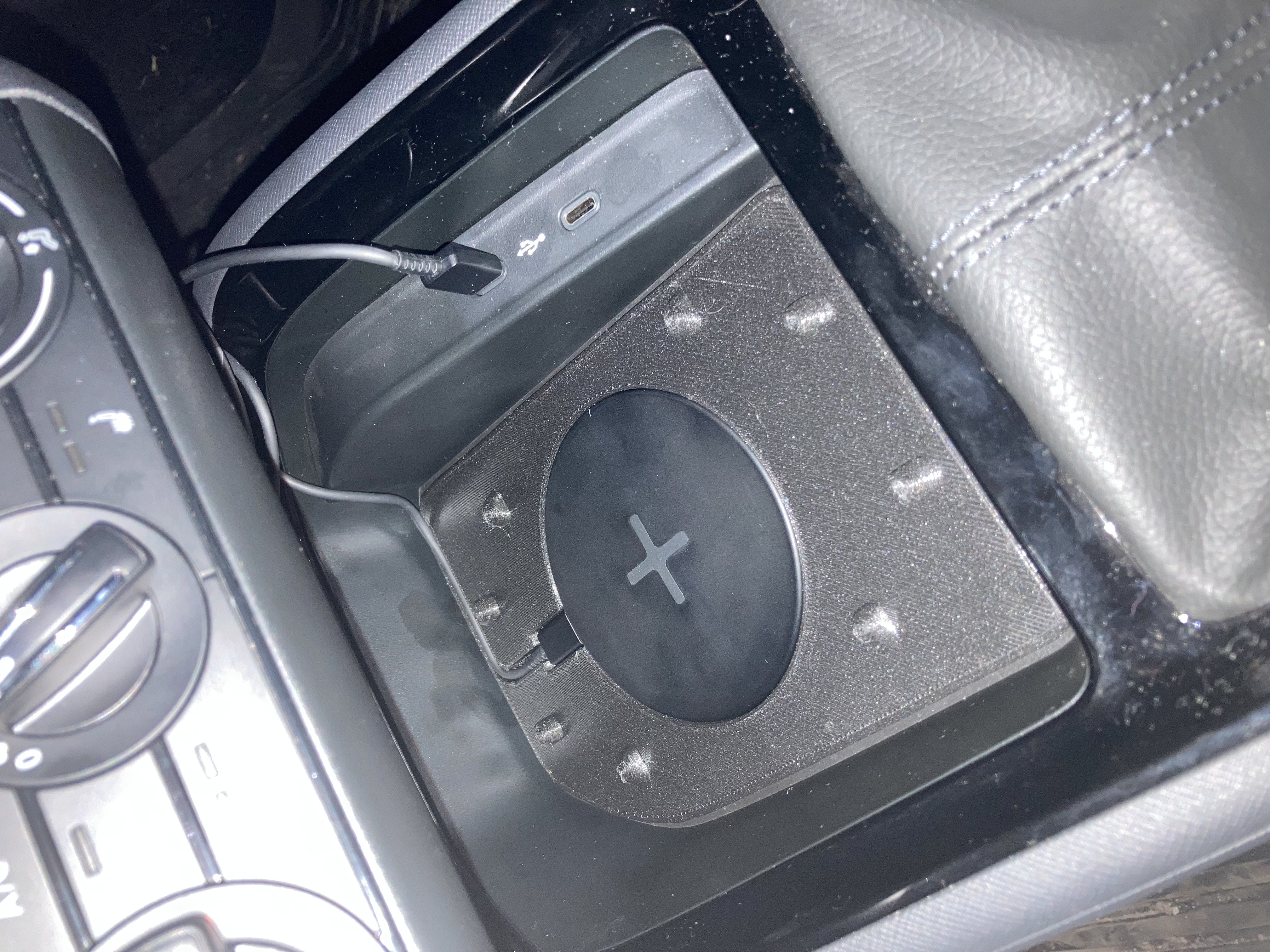 Skoda Scala Wireless Chareger adapter for Ikea LIVBOJ