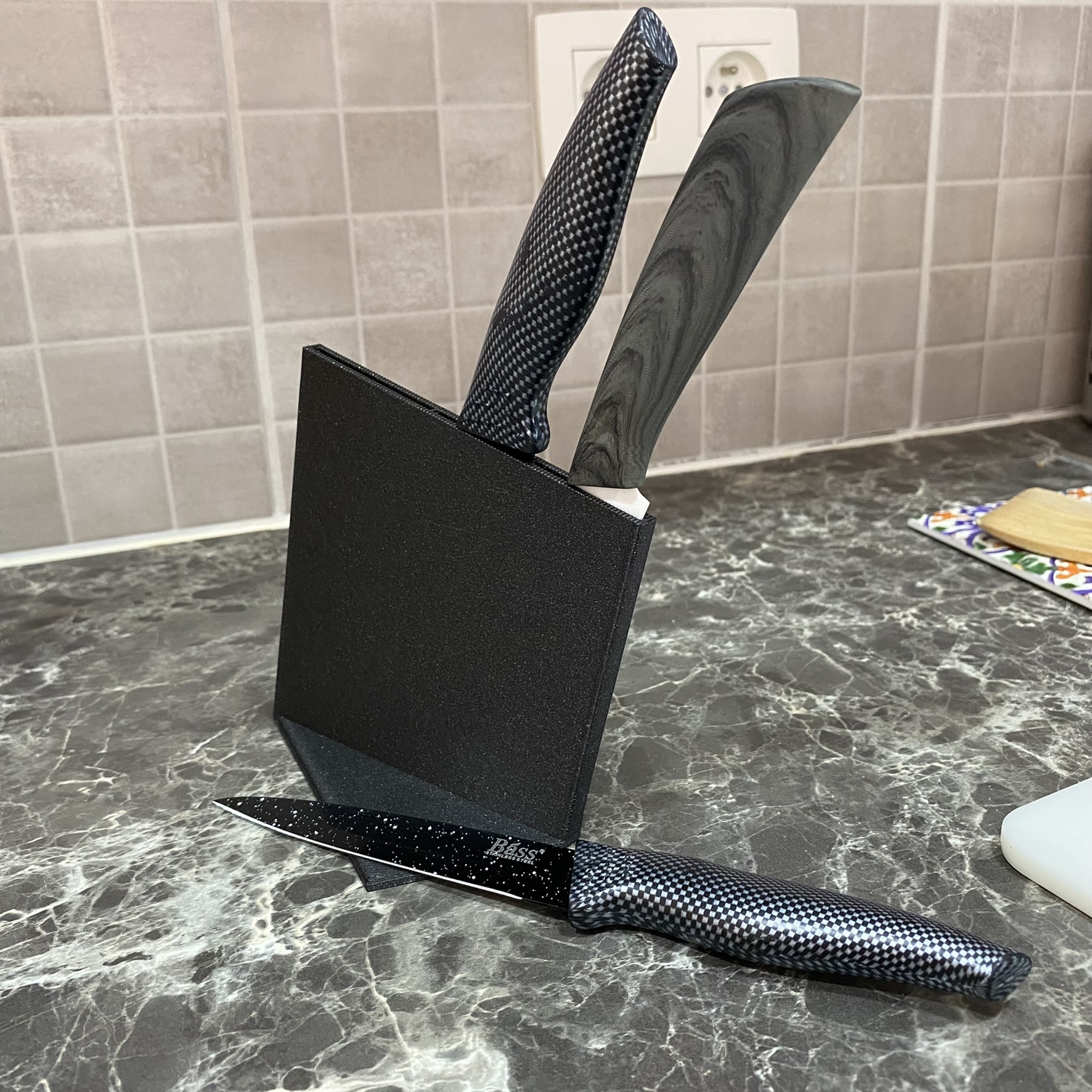 Simple modern knife stand