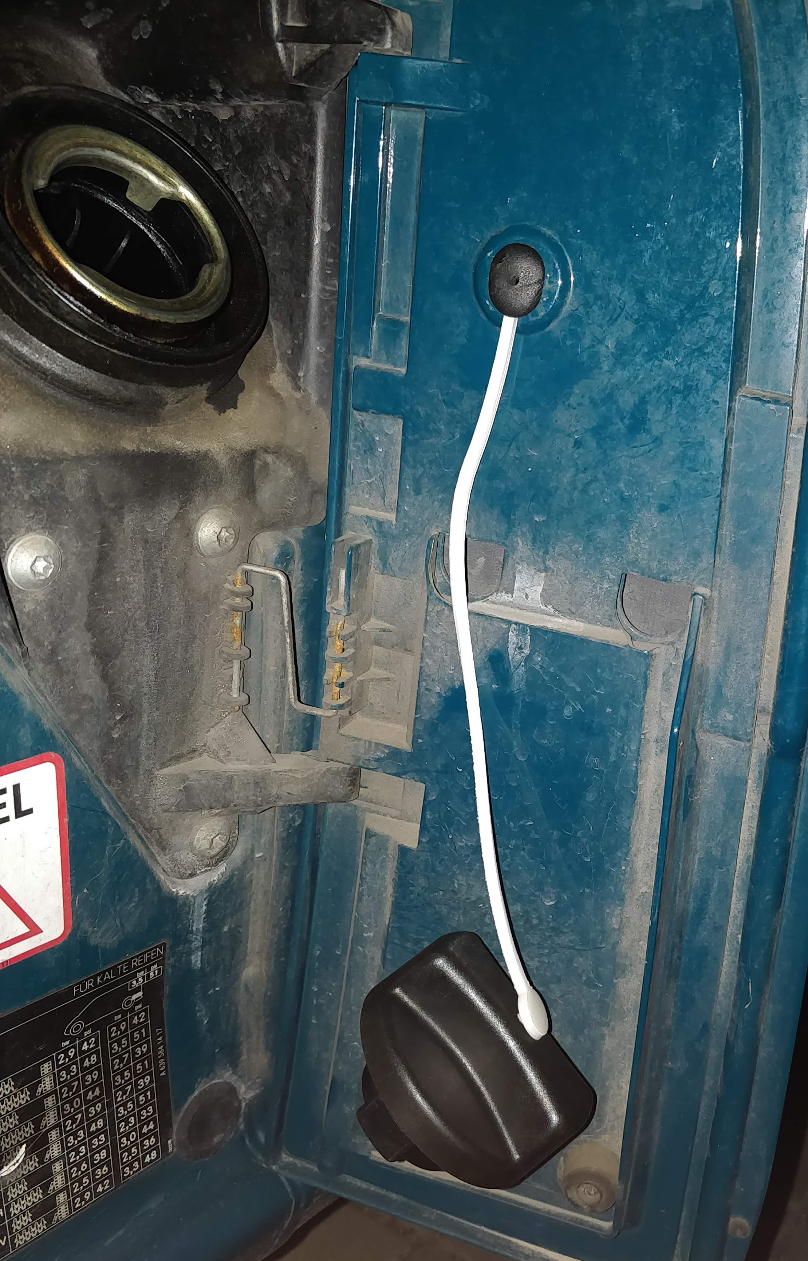 Mercedes Vito W639 fuel cap tether by Blayss Download free STL model