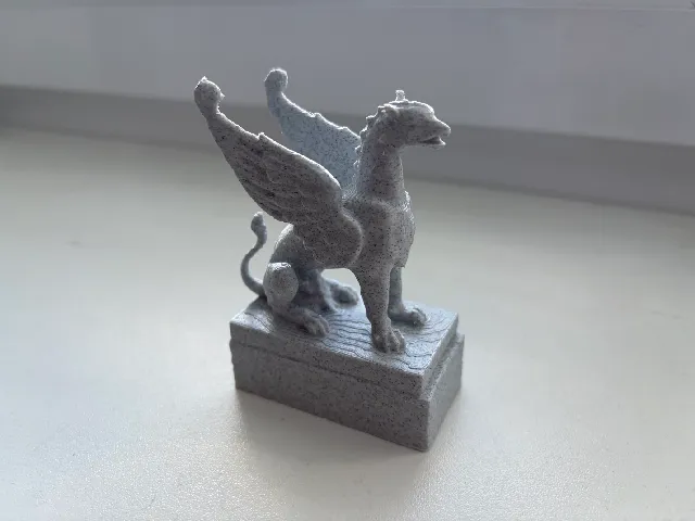 Socha gryfa - zámek Mokrosuky